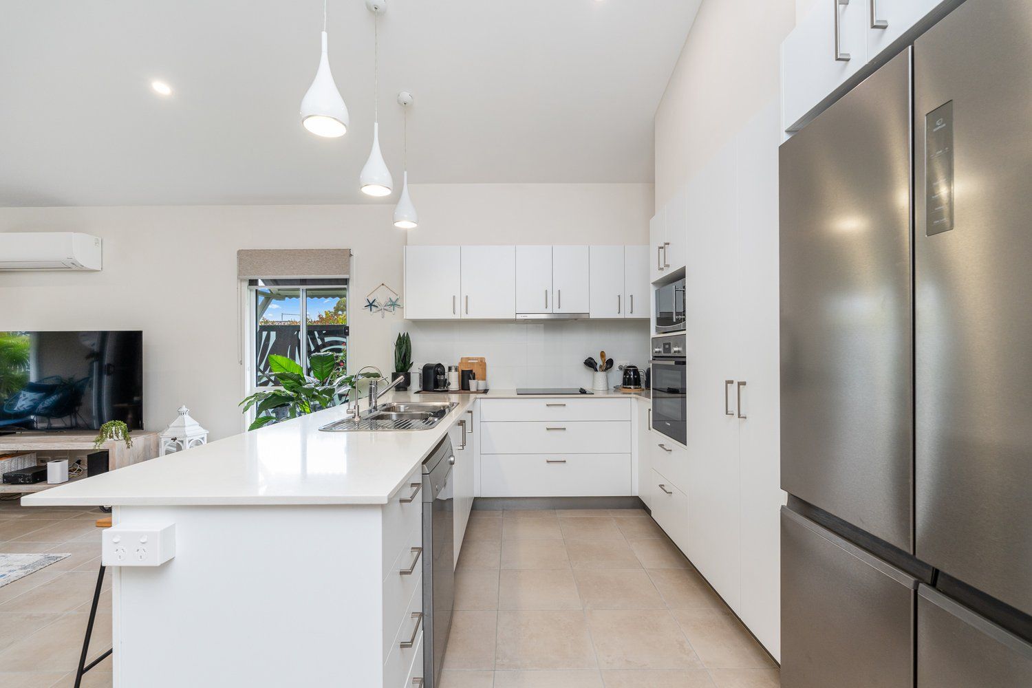 Beautifully Presented Home with Waterway Views