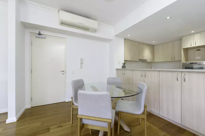 Parkside Apartment with Spacious Layout and Private Patio