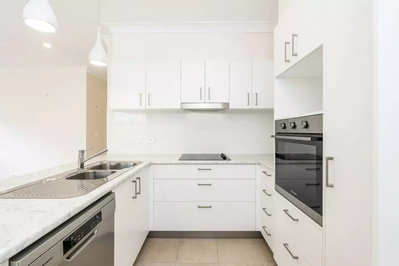 Bright, Stylish Home - Perfect for Easy Living!