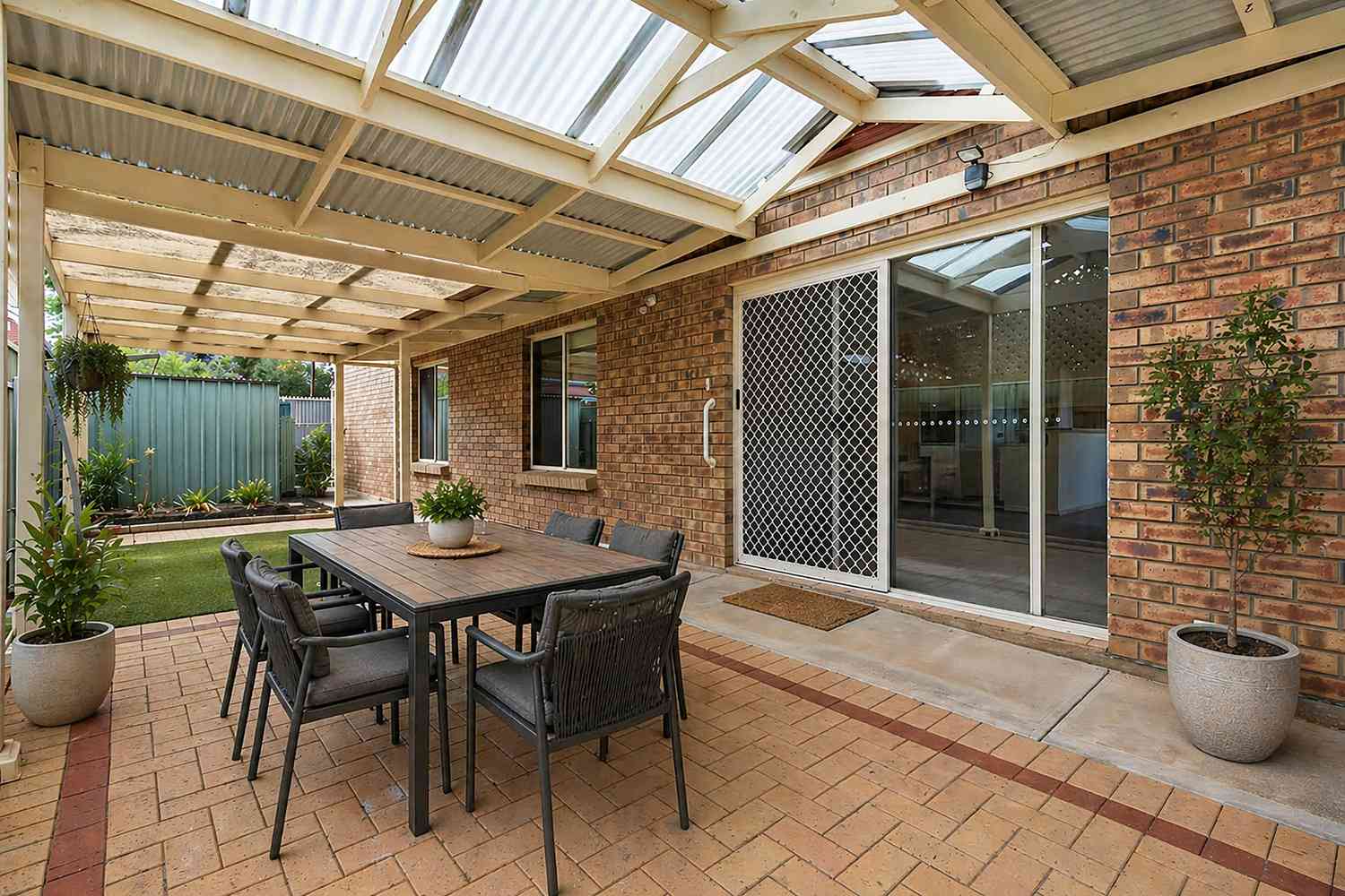 Spacious 3 Bedroom Home - Walk to Main Street