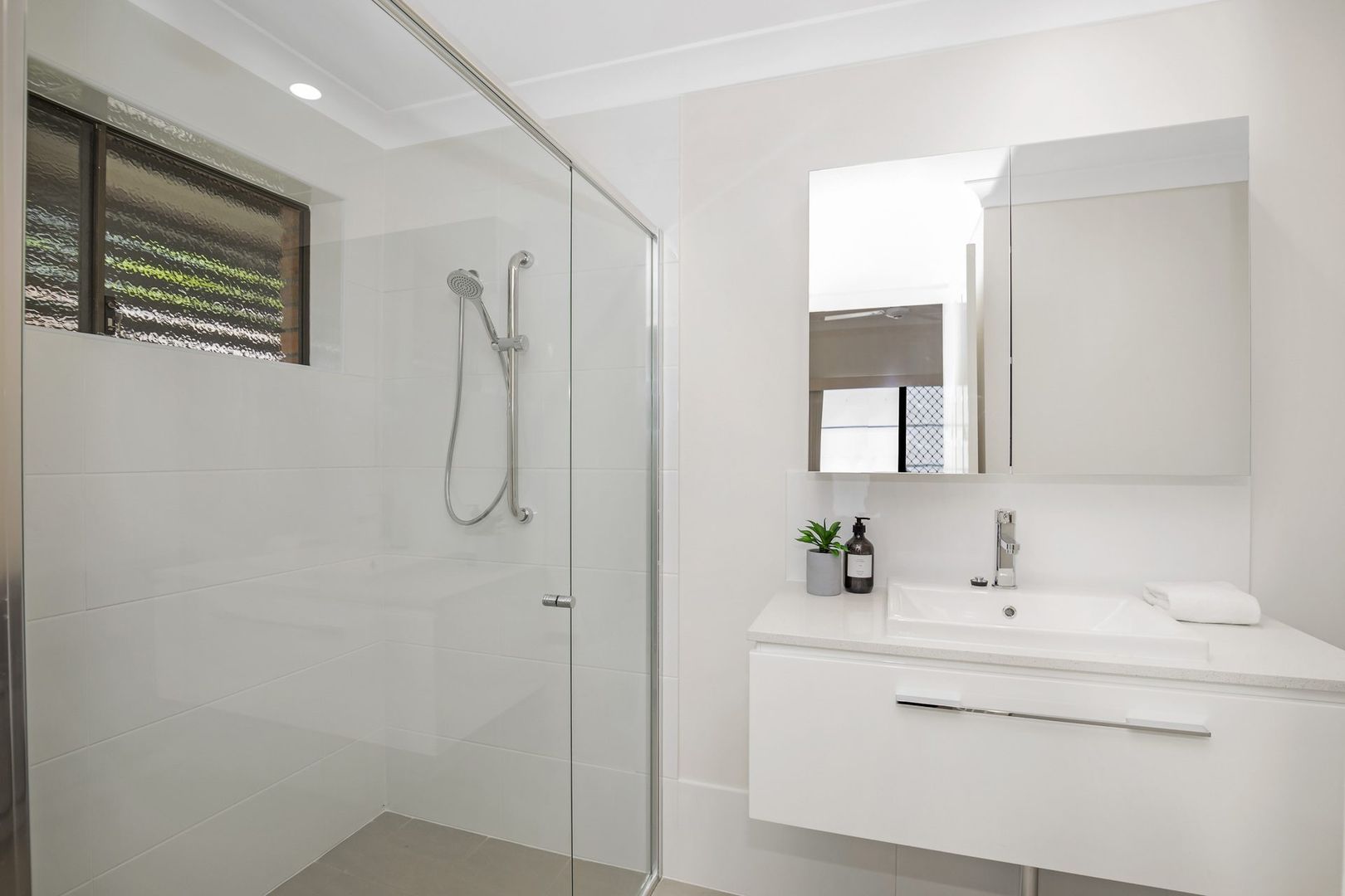 Spacious two-bedroom villa with detached garage