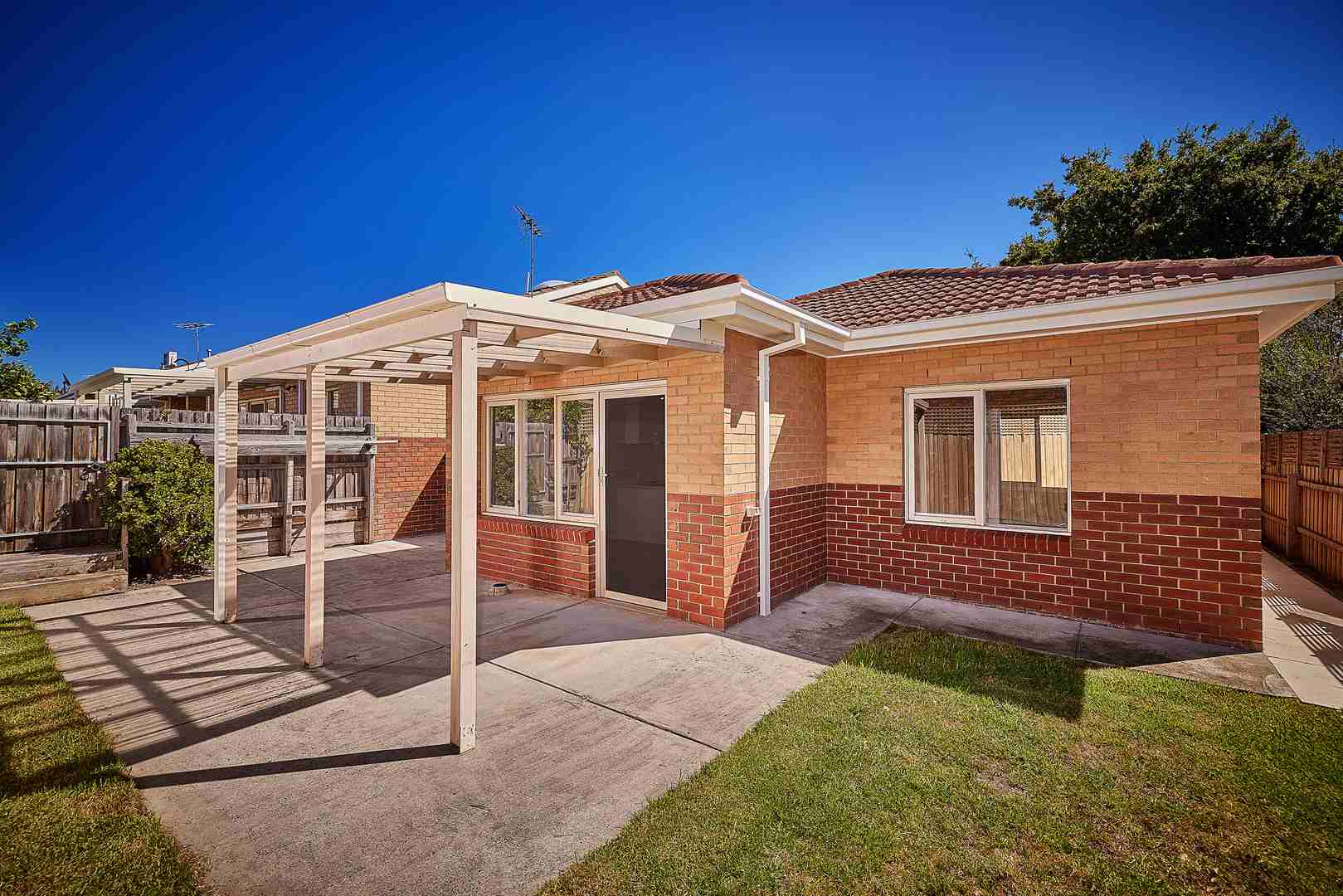 Small, quiet Retirement Village ideally located close to all amenities in Oakleigh