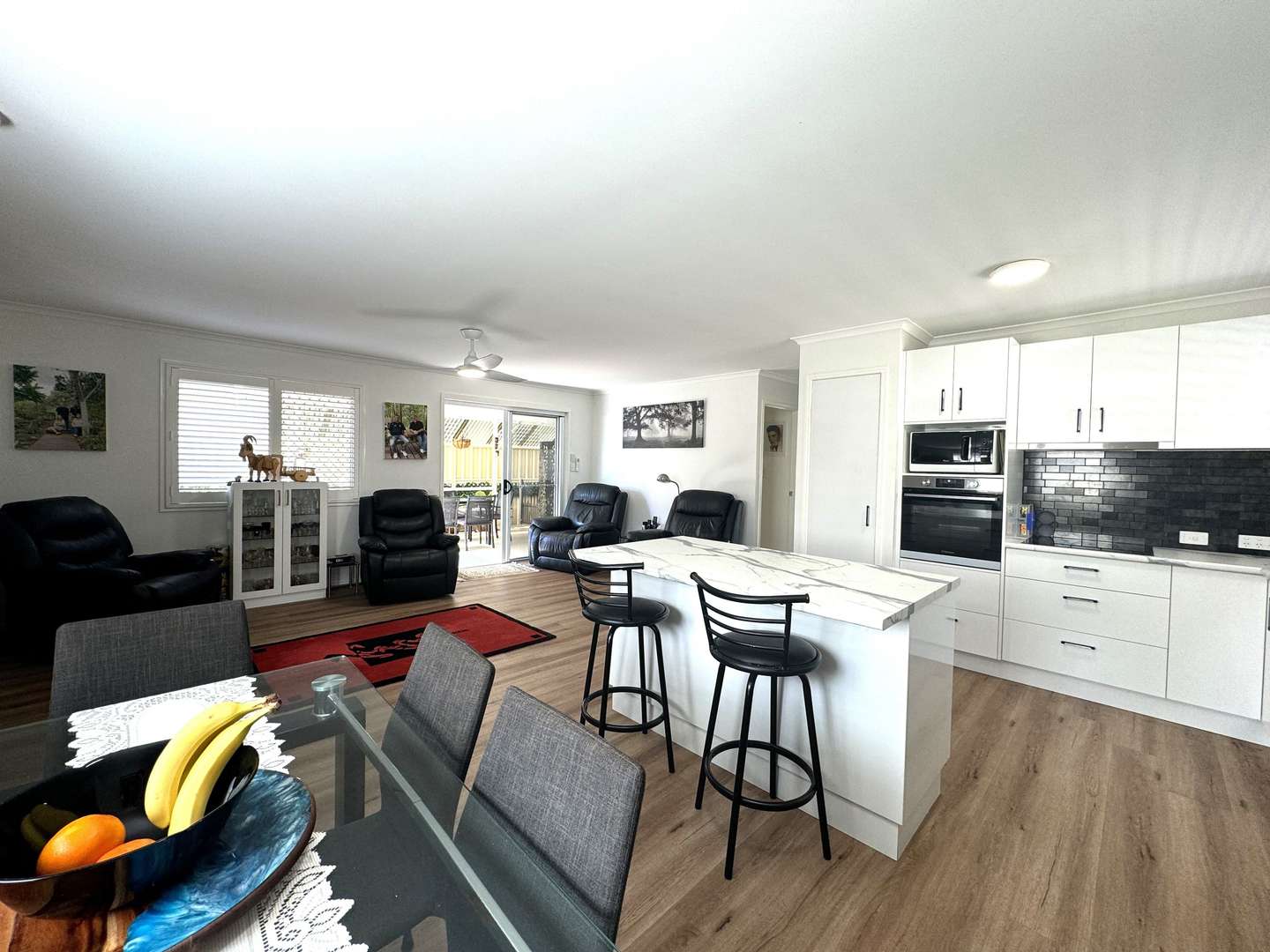 FRESH, BRIGHT & BEAUTIFUL