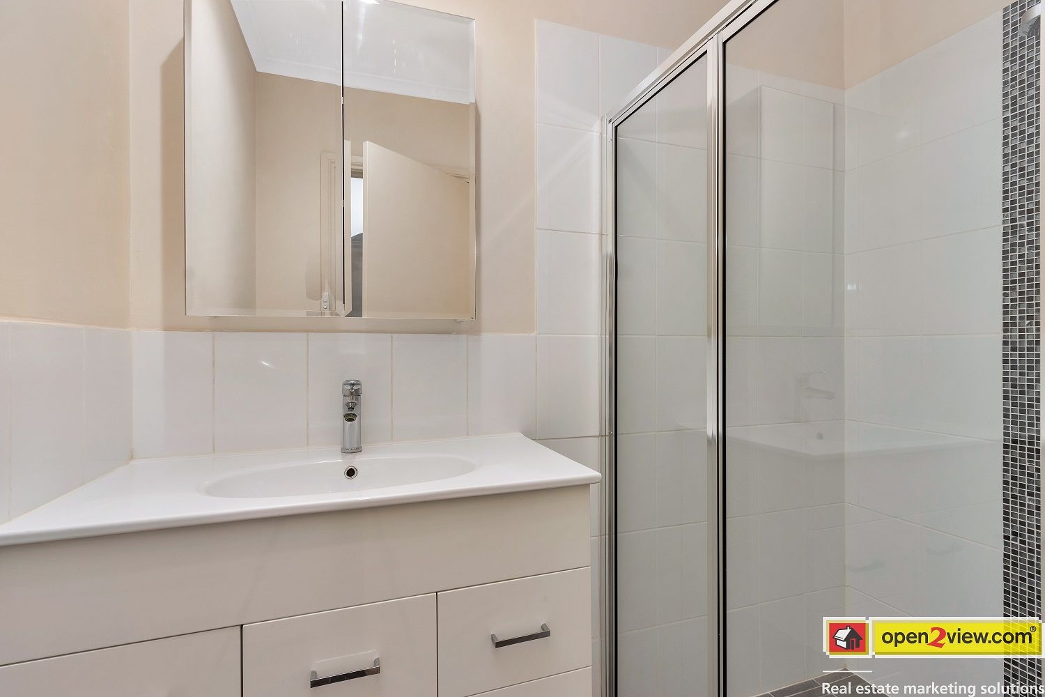 Three Bedroom Plus Study 100m From The Main Street