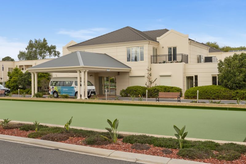 Low maintenance home with added bonus of 2 toilets