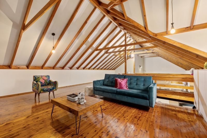 Captivating Cabin-Style  Cottage