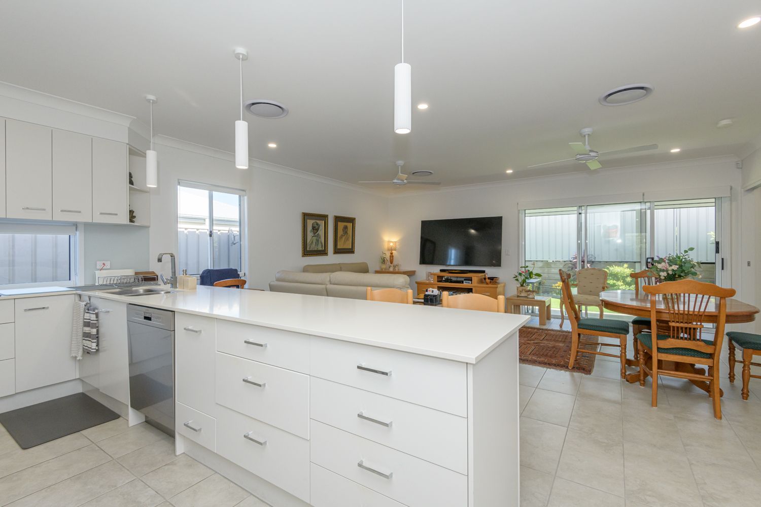 Elegant Lotus Living 