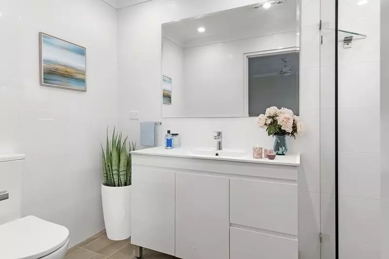 Fully renovated, bright and cheery one bedroom unit.