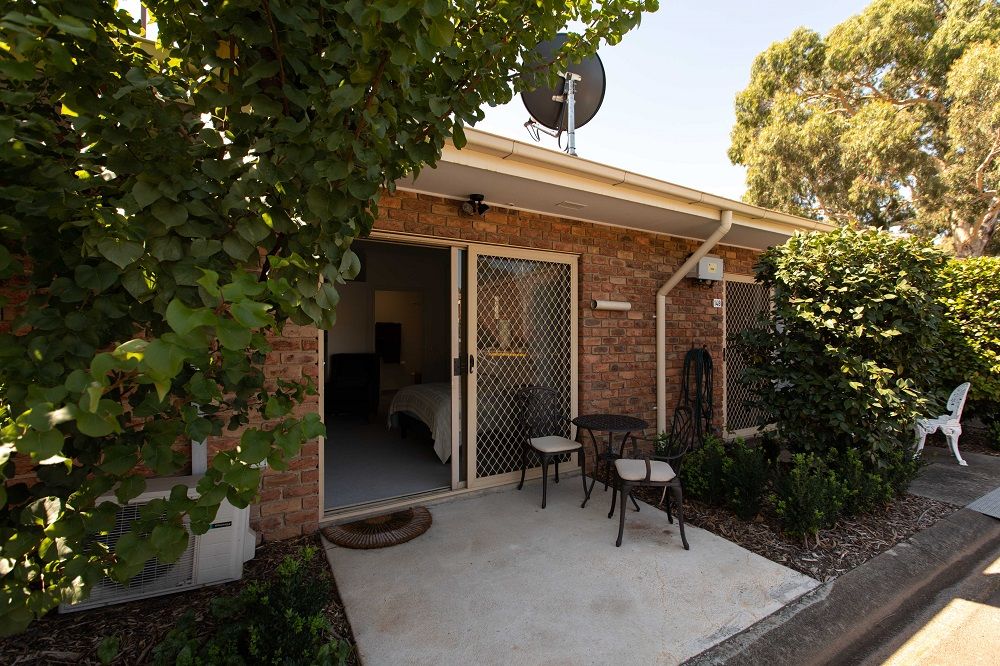 Stylish studio serviced apartments at Templestowe Village