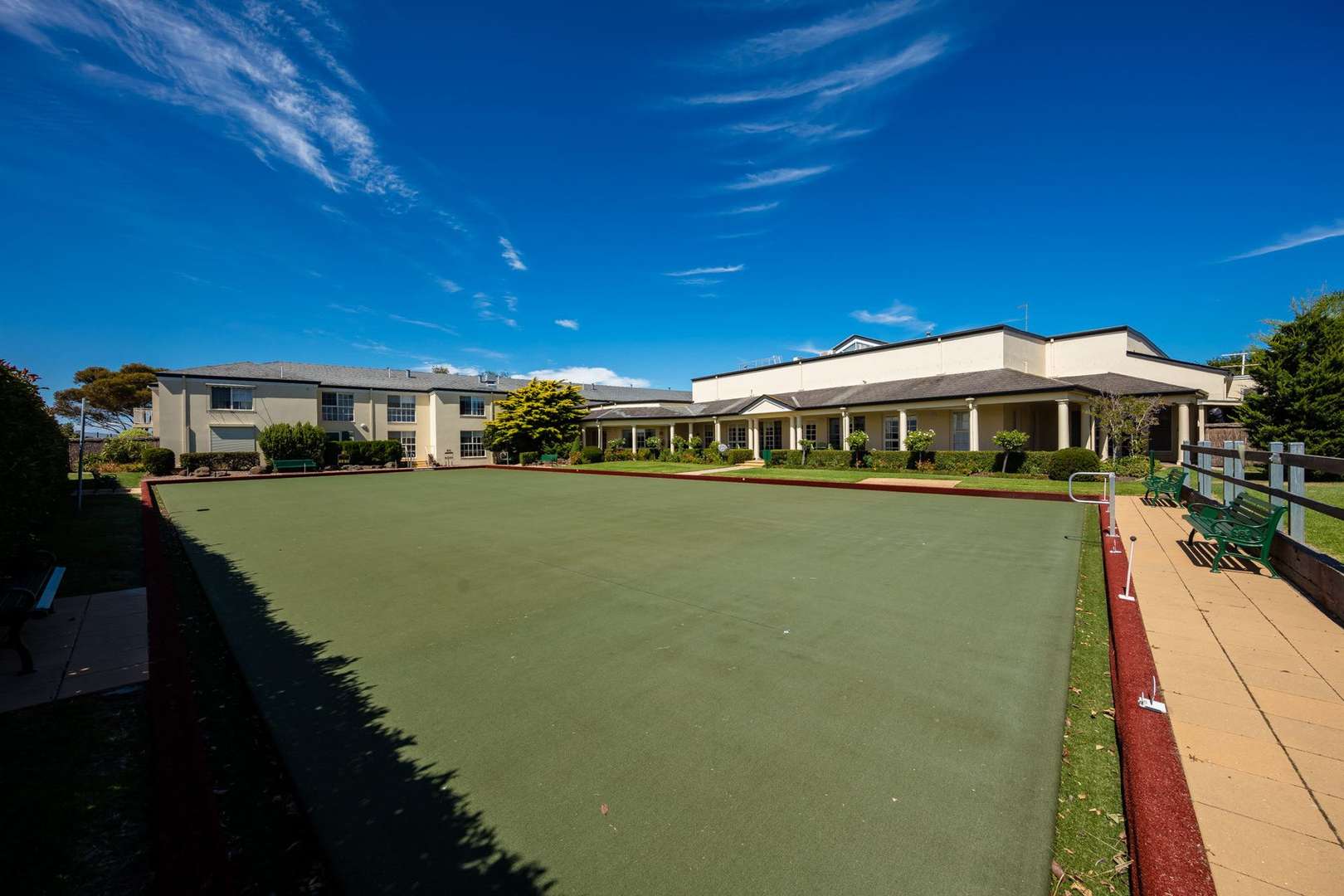 Peaceful Court, Premium Outlook
