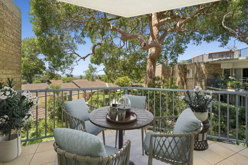 Bright and tranquil with Long Reef views