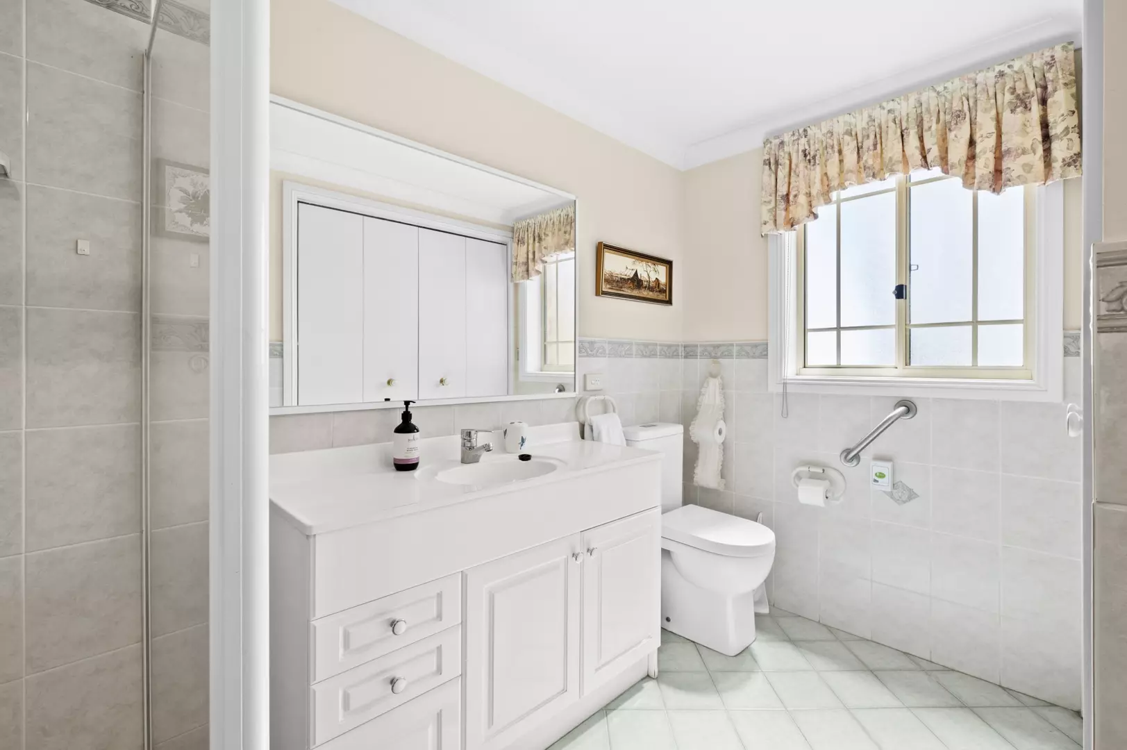 Two-Bedroom Unit With Garage in Prime Location