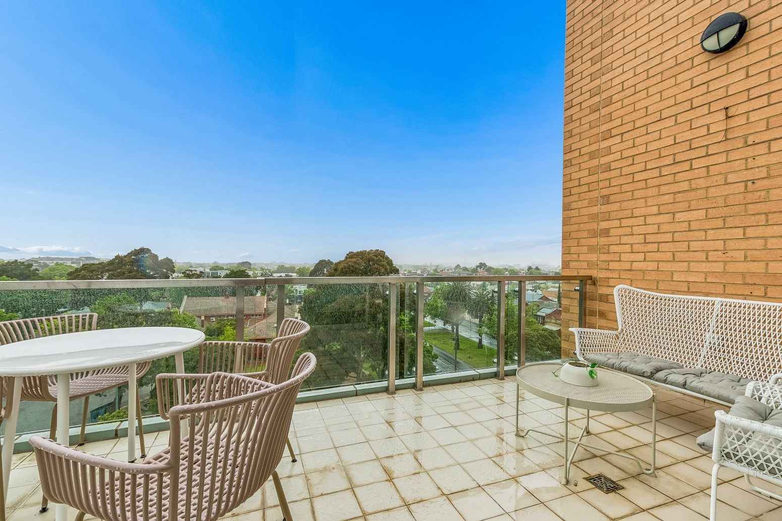 Airy top-floor apartment with stunning north-east views