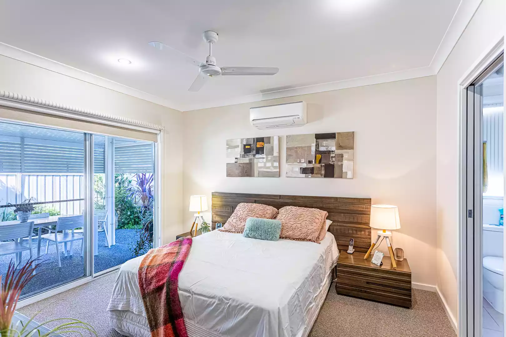 Palm Lake Resort Fern Bay - Close to all amenities