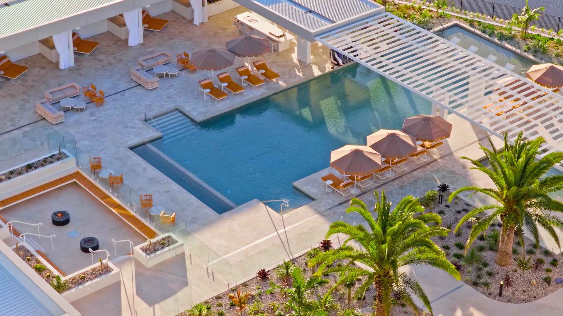 Palm Lake Resort Pelican Waters