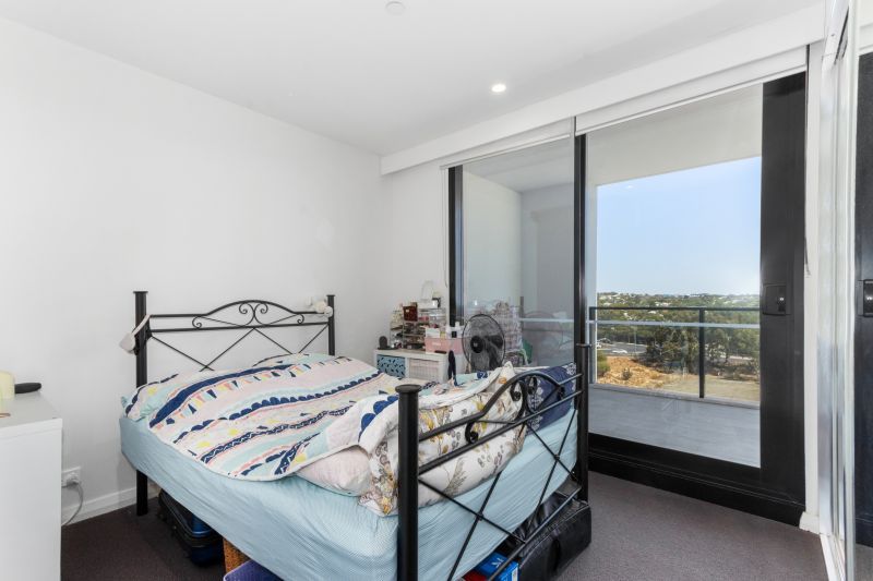 Contemporary and Stylish Living, Central Location!