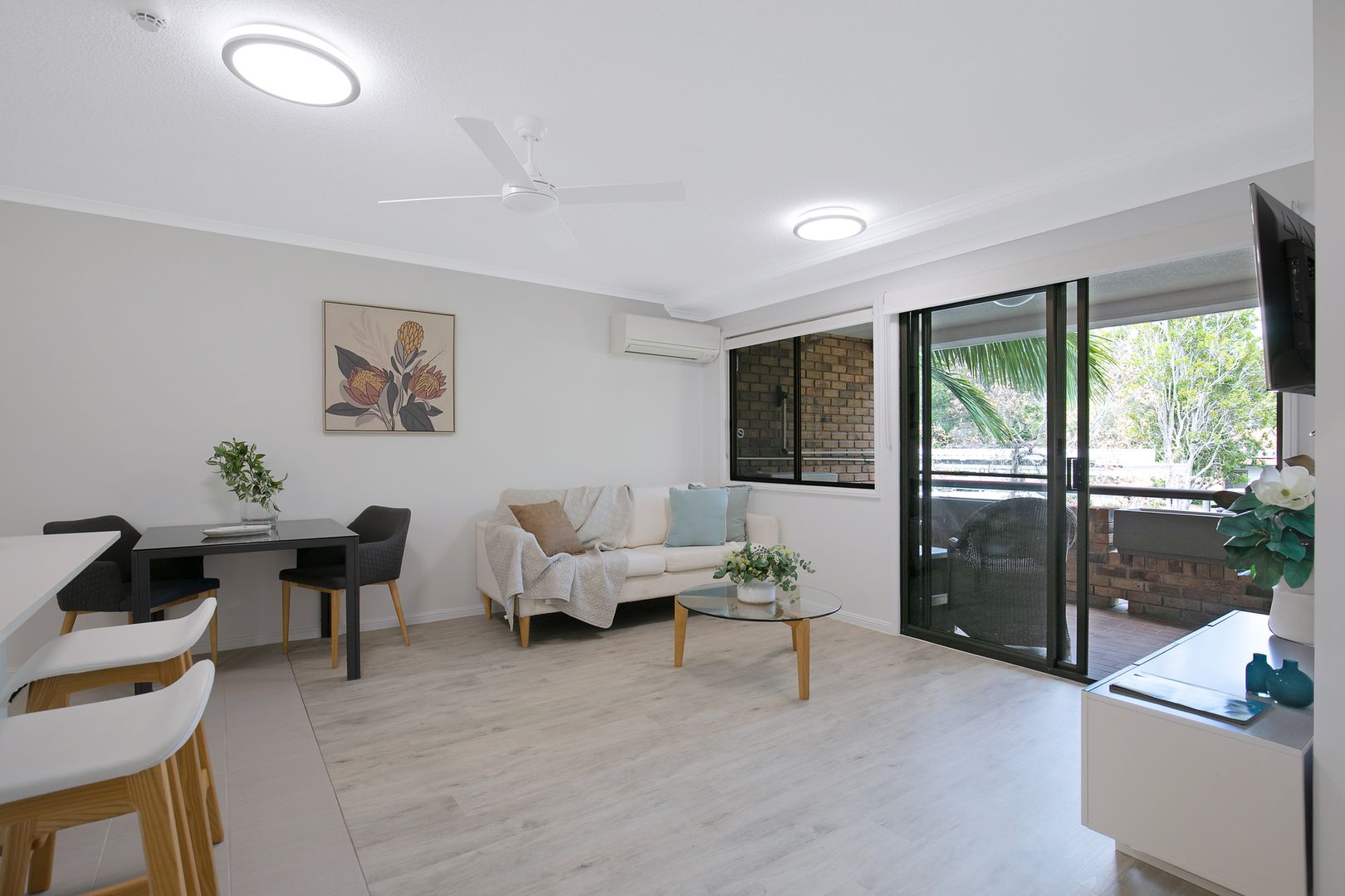 Large, modern one-bedroom apartment - available now