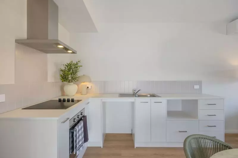 Light filled, modern 2 bed home