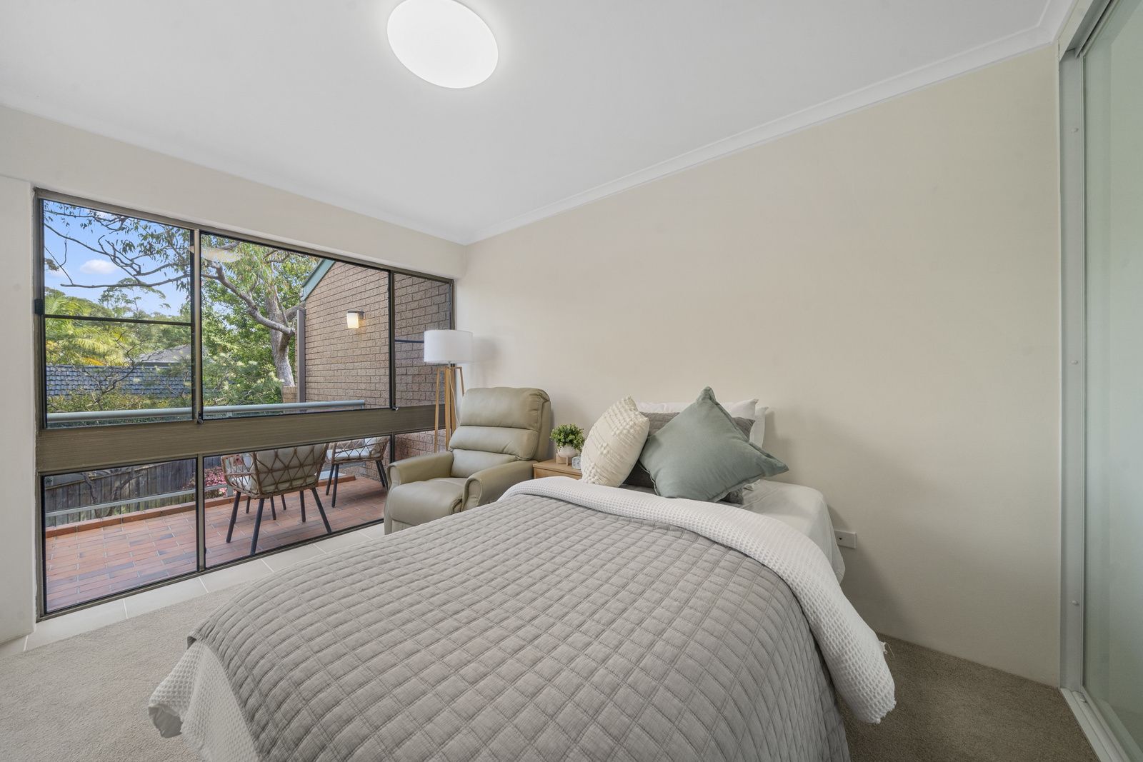 Sunny one-bedroom apartment