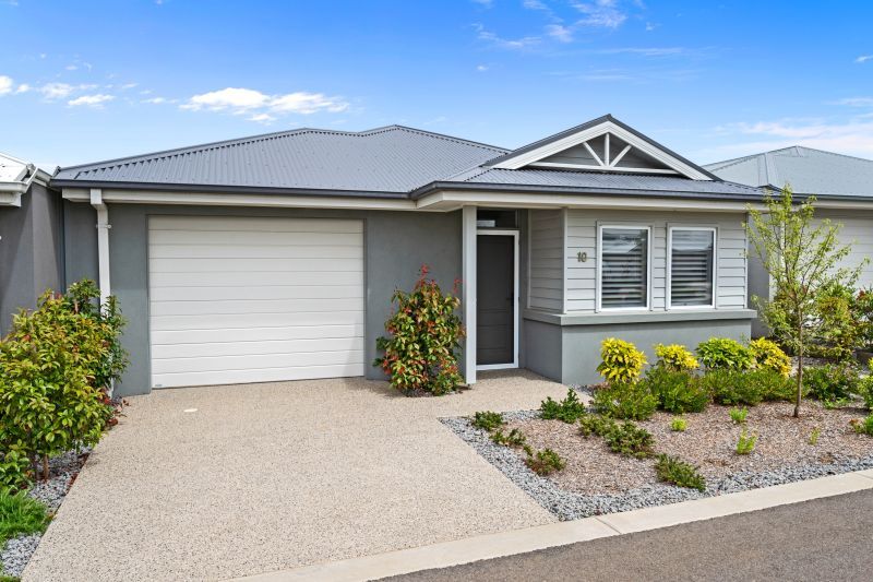 Relax & Enjoy this Spacious 2 -bedroom Home!