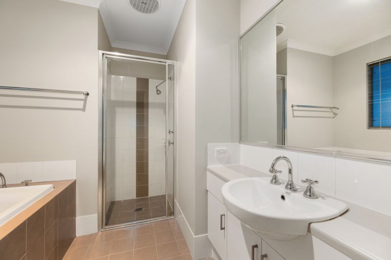 Spacious Riverside Family Retreat!