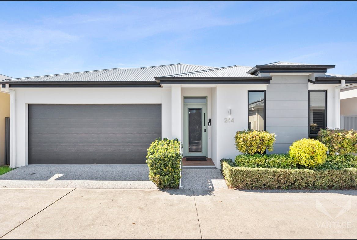 2 bed home, ready for its new owner.