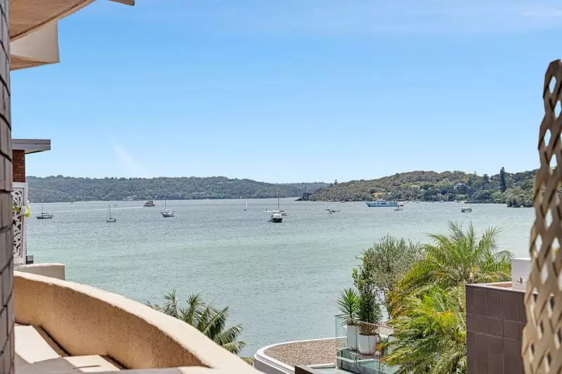 Location  Location  Location: STUDIO  APARTMENT