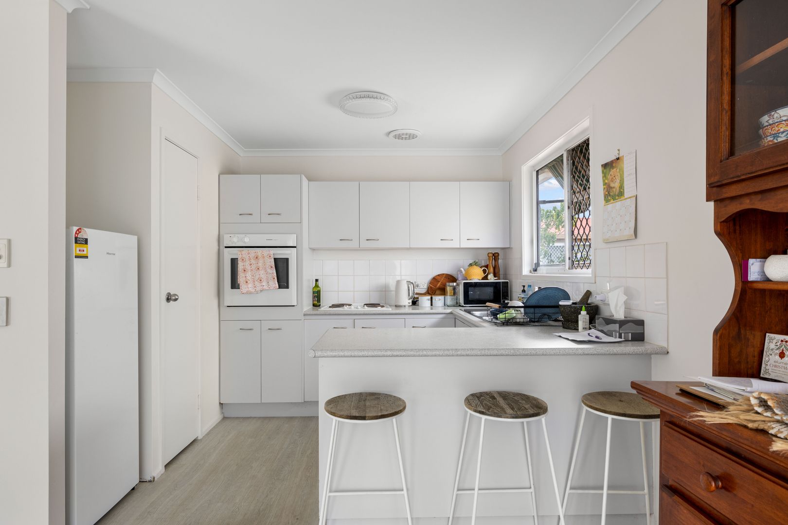 Sit on the balcony and watch the world go by and freshly painted too!!!