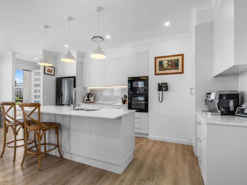 Prime Corner Location - Private Outlook to Nature