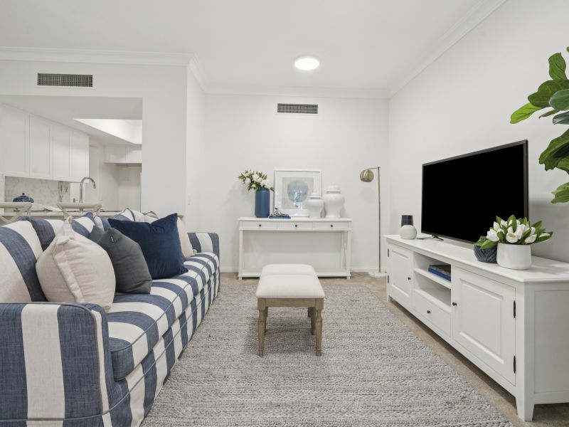 Private and lush garden apartment