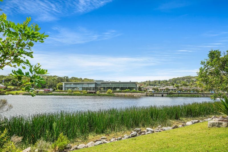 Fully refurbished freestanding villa