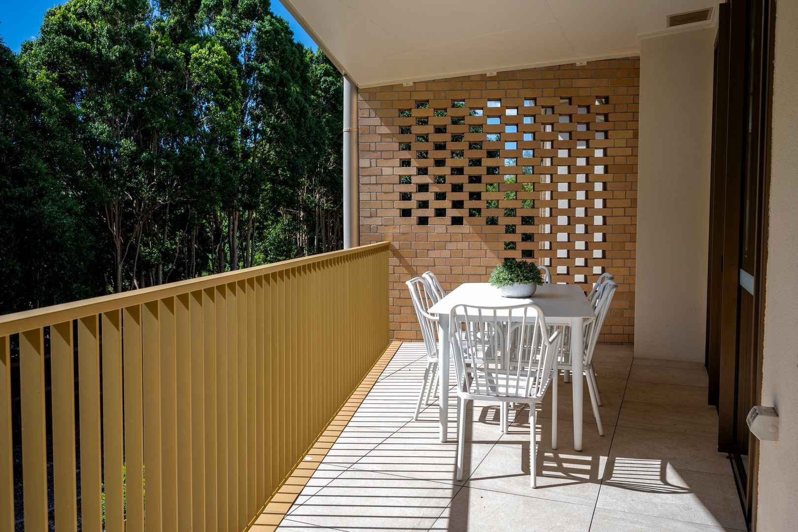 Private Two-Bedroom Apartment with a Leafy Outlook