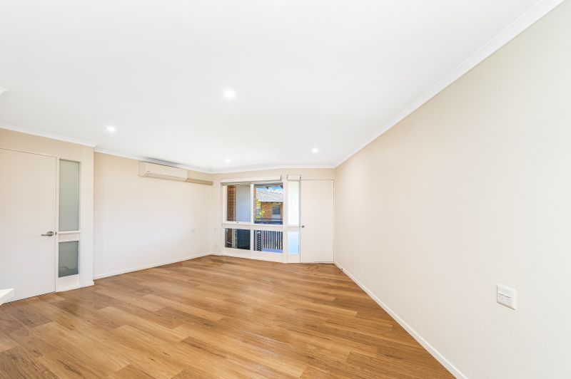 Upper Level Retreat - with Garage!