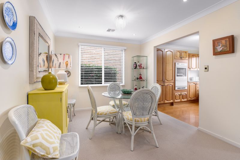 Sun-filled, Freestanding 3 Bedroom Cottage