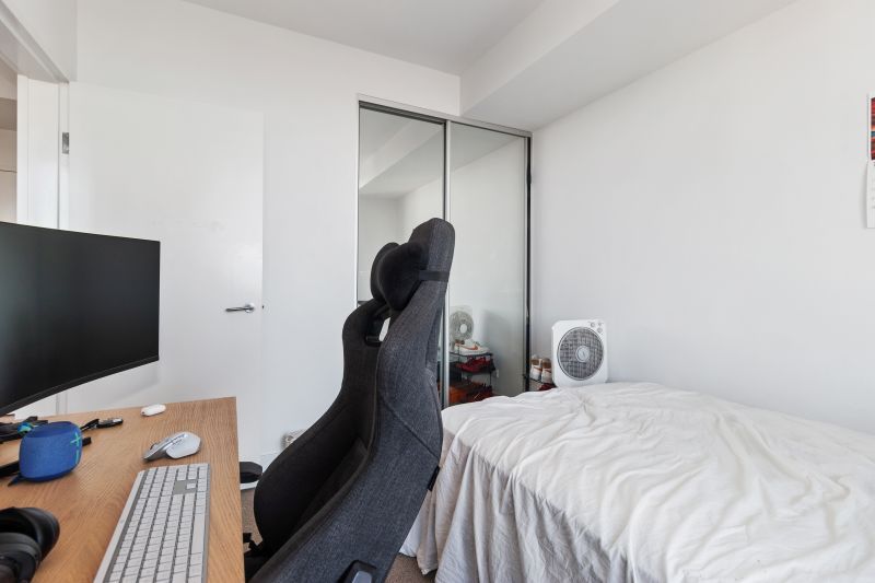 Stunning Views and Urban Lifestyle!!