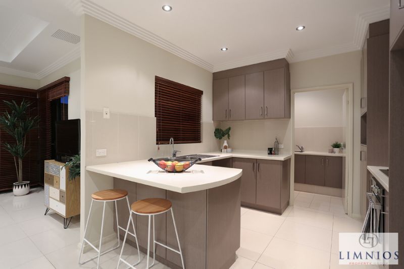 Spacious End Villa