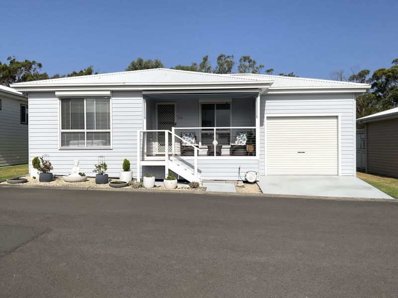 LARGE OPEN PLAN LIVING