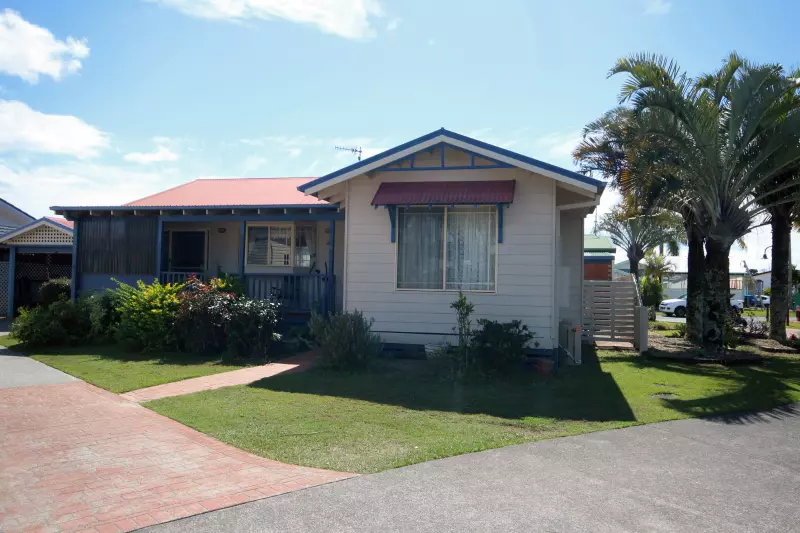 Palm Lake Resort - Banora Point, Over 50's Pet friendly Lifestyle village