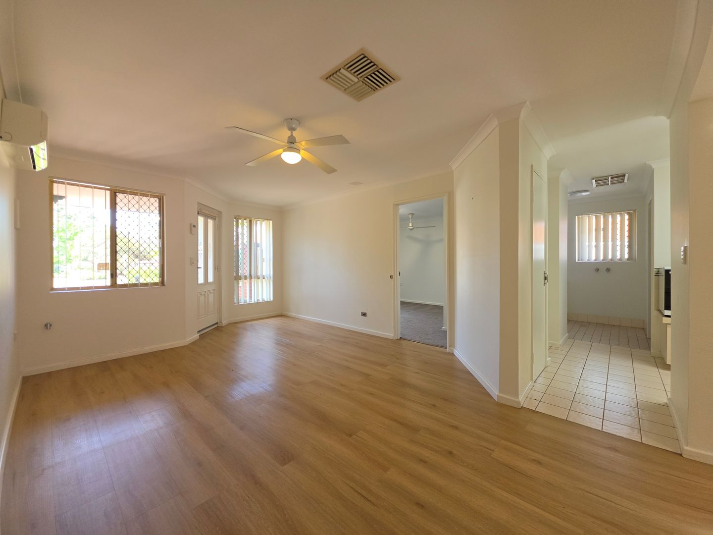 Welcoming two bedroom Vila - Perfect location in Bentley (refurbished before settlement)
