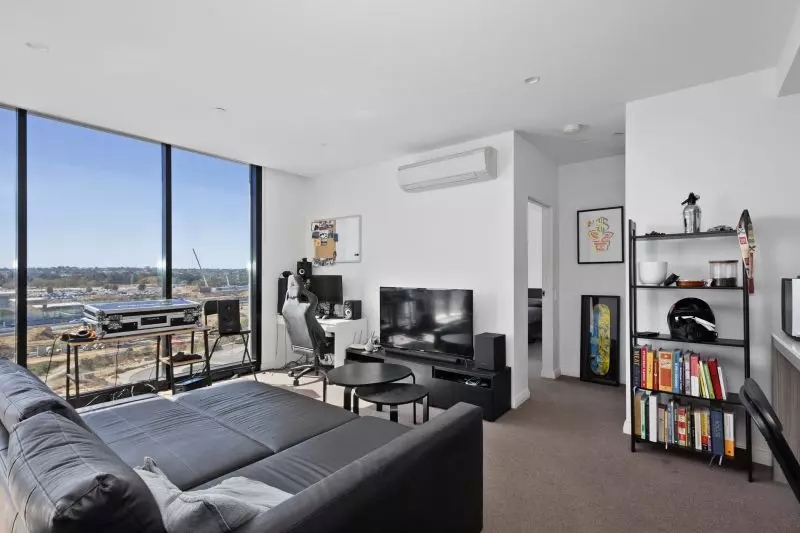 Great Location, Modern & Professional Lifestyle!