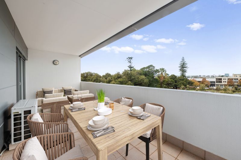 Top Floor With Park Views