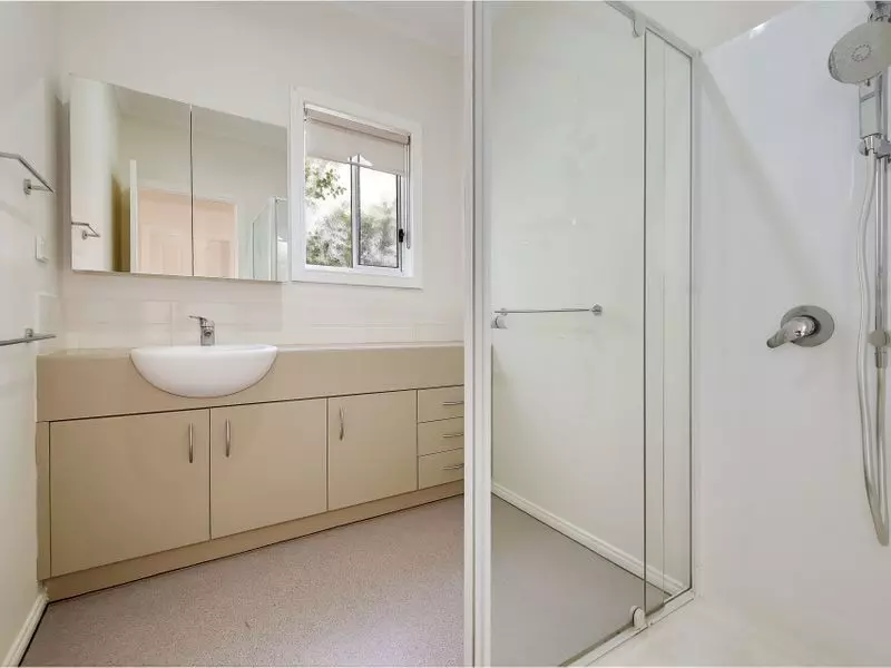 Beautiful home, beautiful village in Sunshine