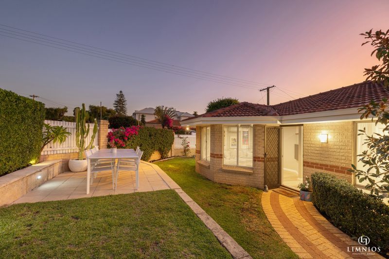 Standalone street front villa