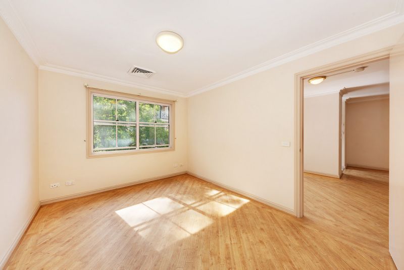 Rarely available 2 bedder in the renowned Windsor Gardens.