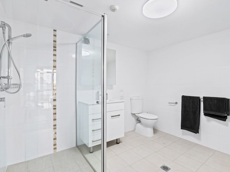 2-bedroom apartment with lush green views