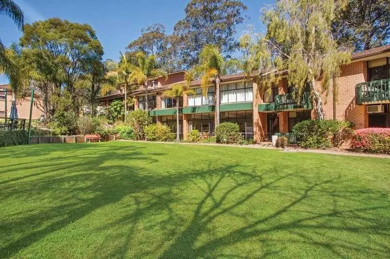 Sunny North facing studio apartment leads onto a beautiful flowering garden.