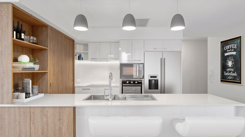 Top floor, north-facing apartment with expansive views