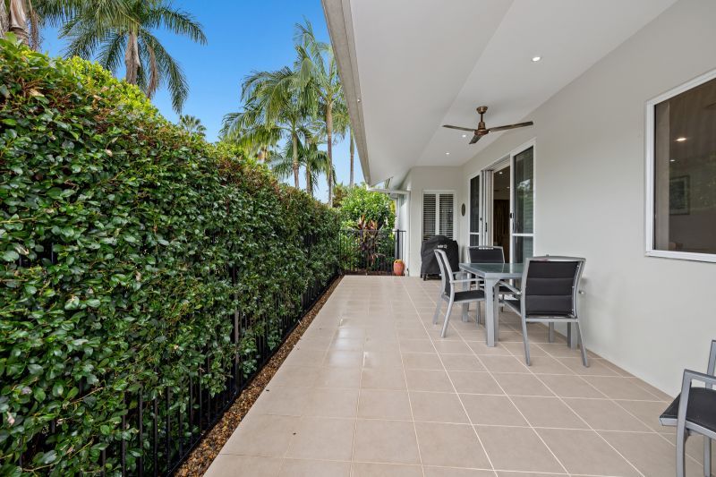 Lush Three Bedroom Corner Hideaway