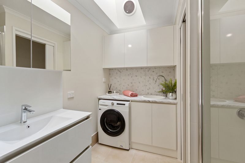 Stand-alone villa, premium upgrades, cathedral ceilings - ready now