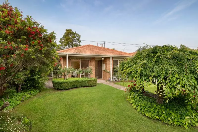 Beautifully refurbished two-bedroom plus study